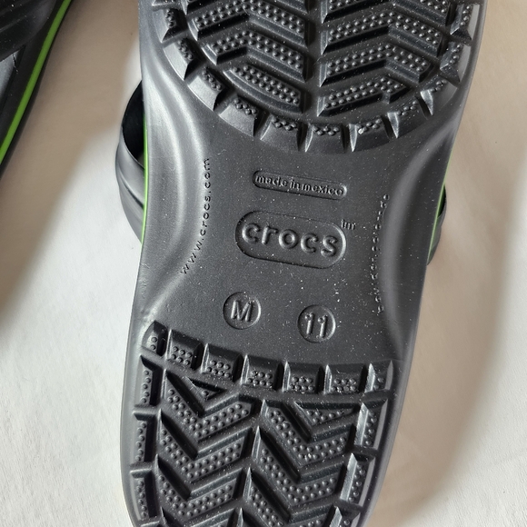 Crocs Black Rubber Summer Beach Pool Comfortable Flip Flops Size 11 - Picture 3 of 3